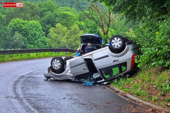 Stracił panowanie nad autem i dachował