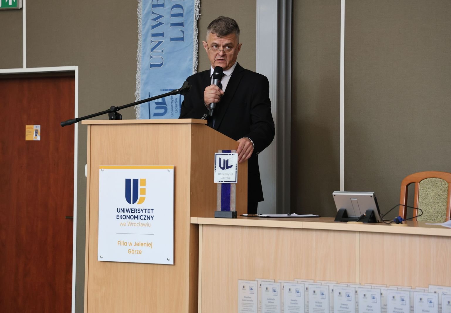 Młodzi liderzy odebrali dyplomy