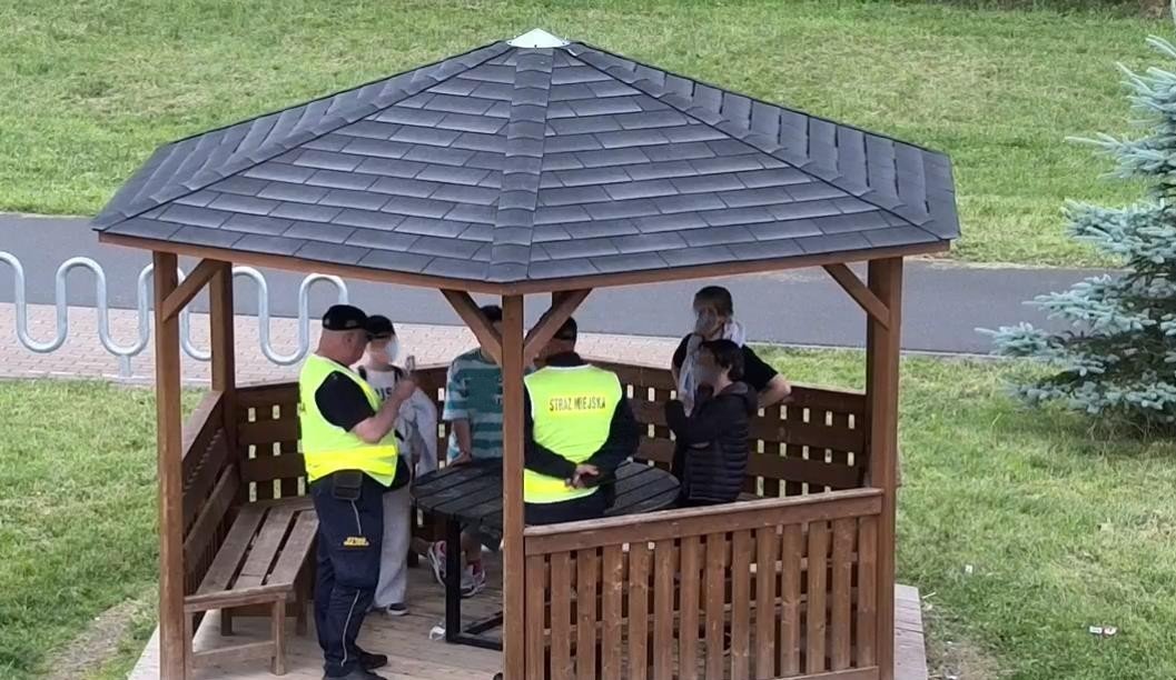 Młodzi wandale posprzątali po sobie