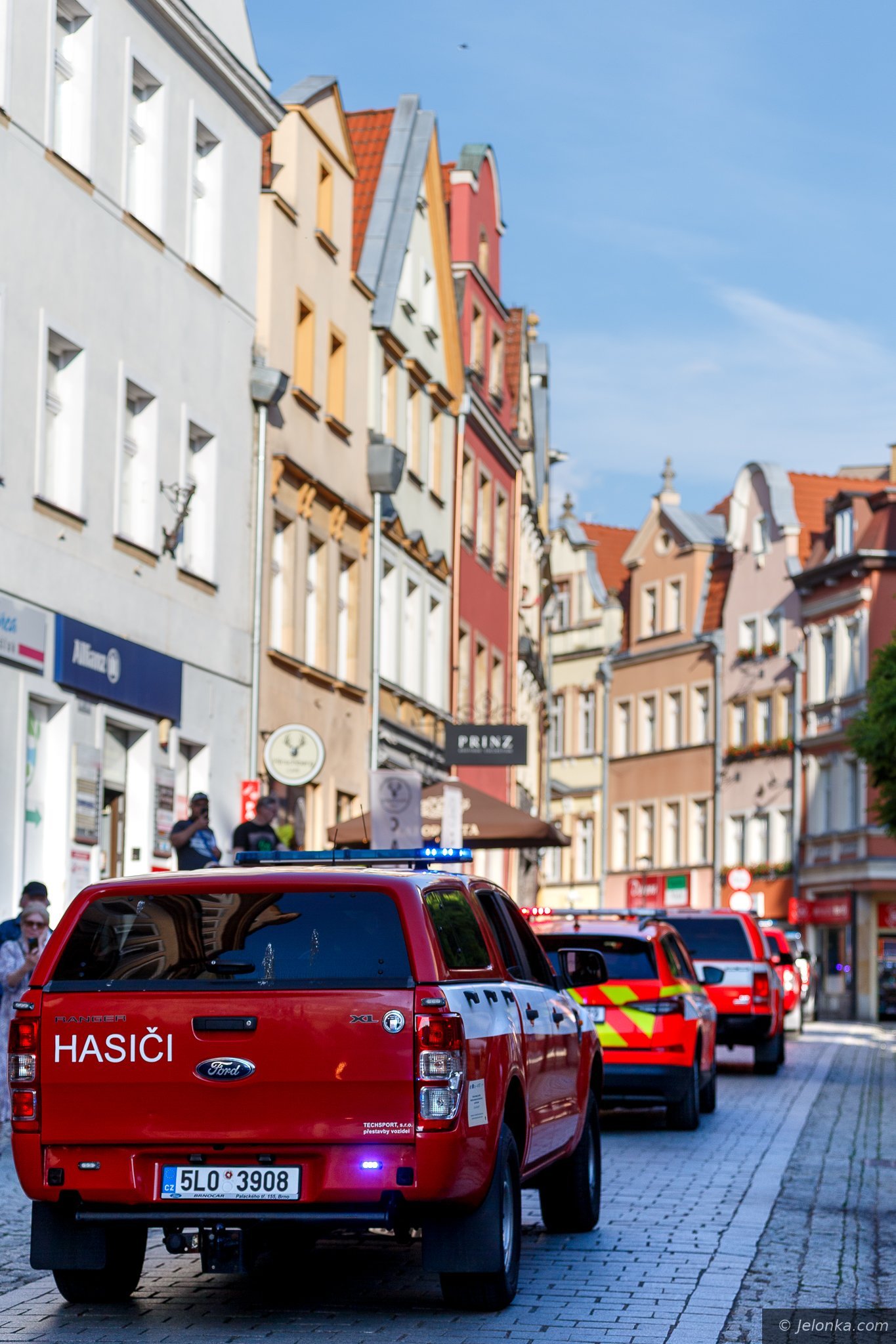 Ratownicy przejechali przez Jelenią Górę
