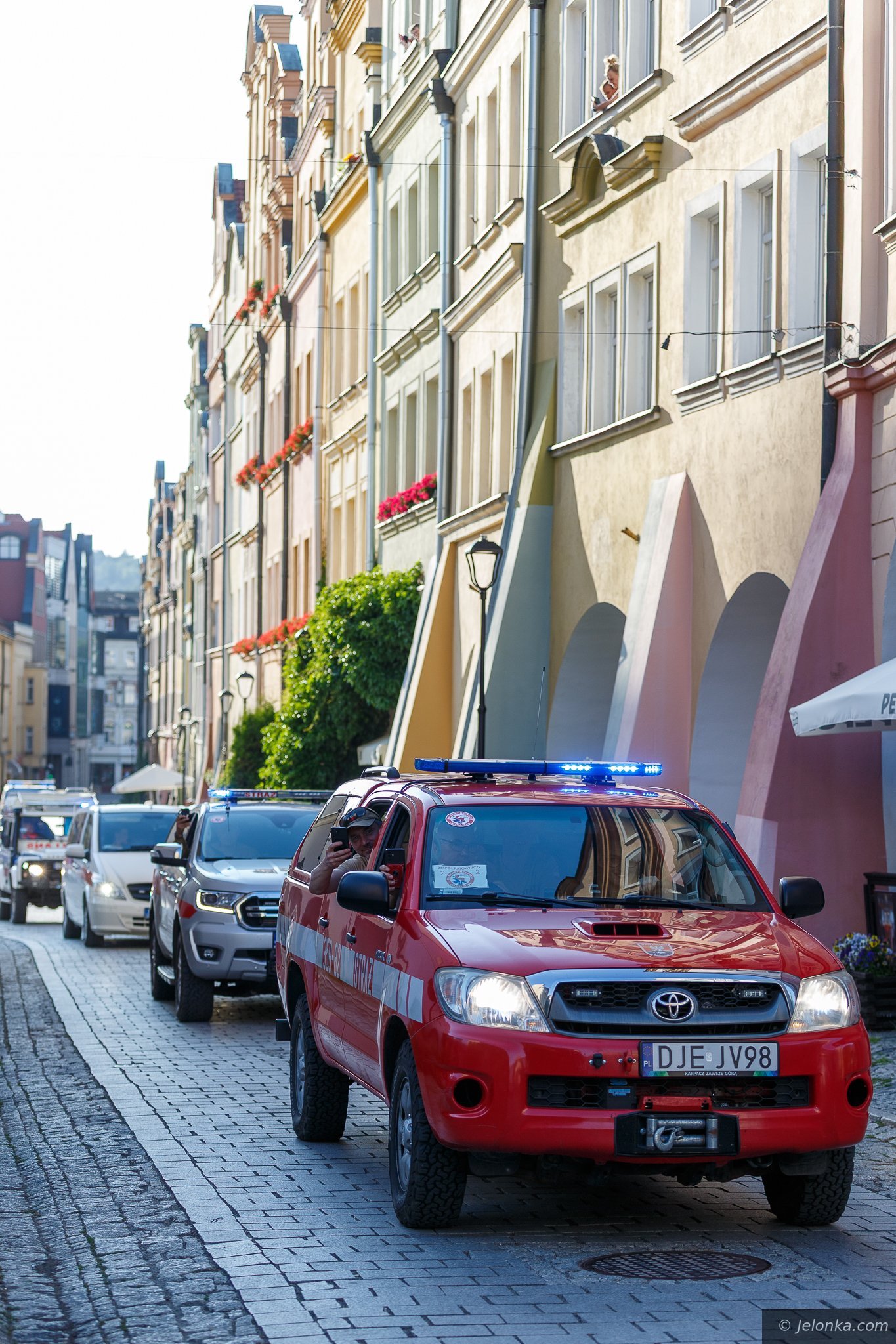Ratownicy przejechali przez Jelenią Górę