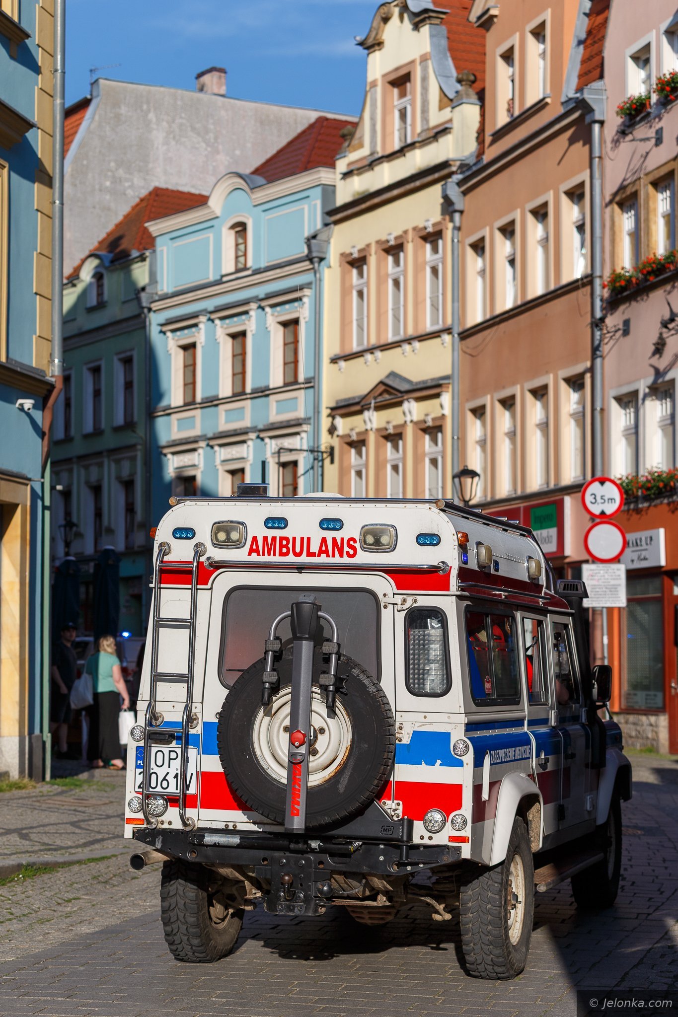 Ratownicy przejechali przez Jelenią Górę