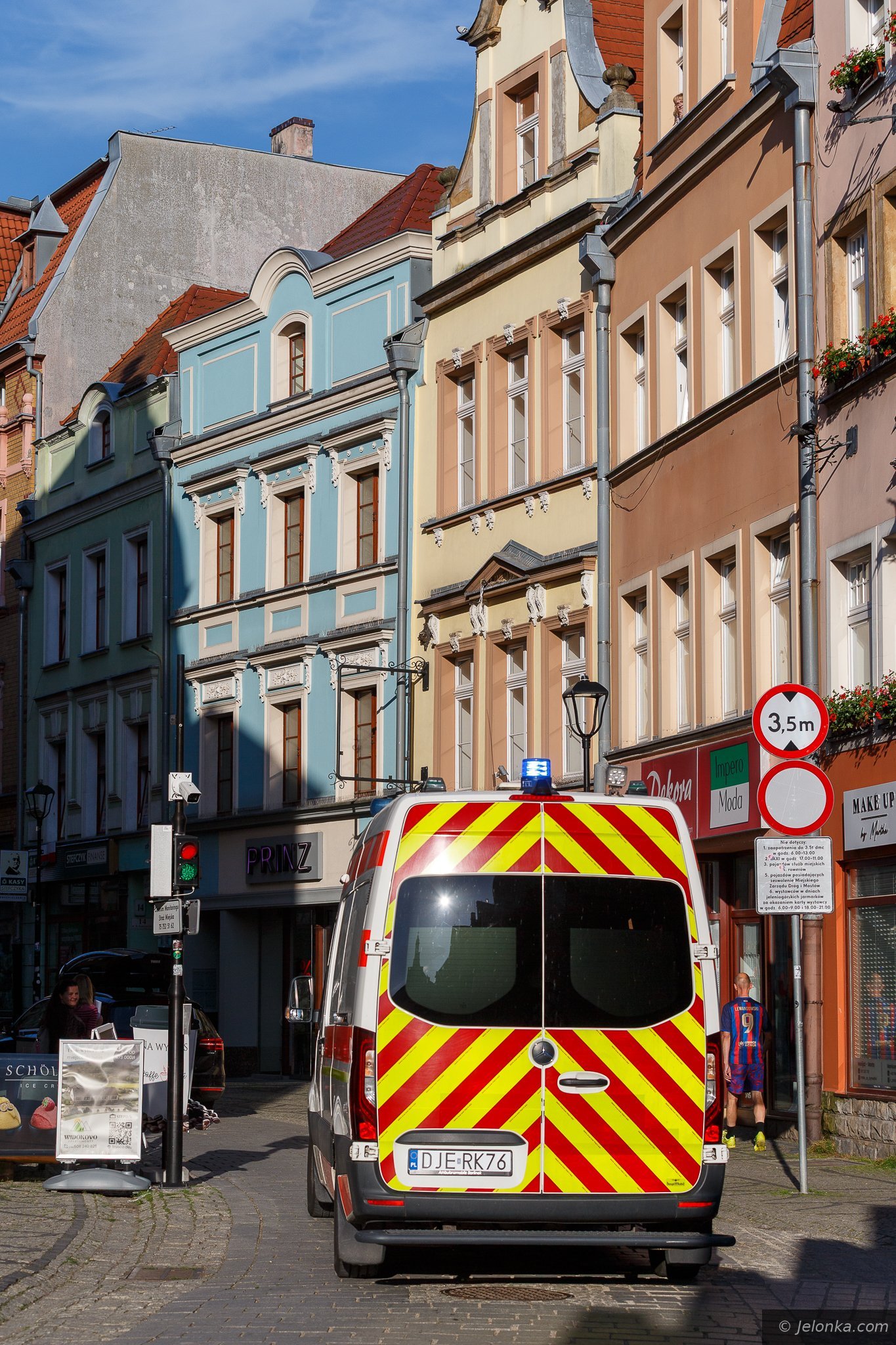 Ratownicy przejechali przez Jelenią Górę