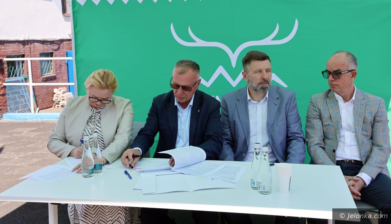Umowa na projekt basenu przy Sudeckiej