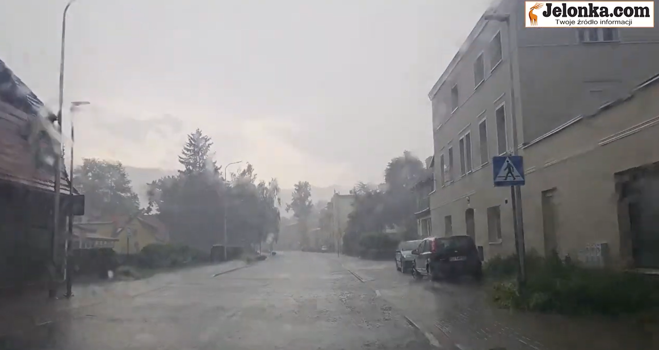 Potoki wody i trudne warunki dla kierowców