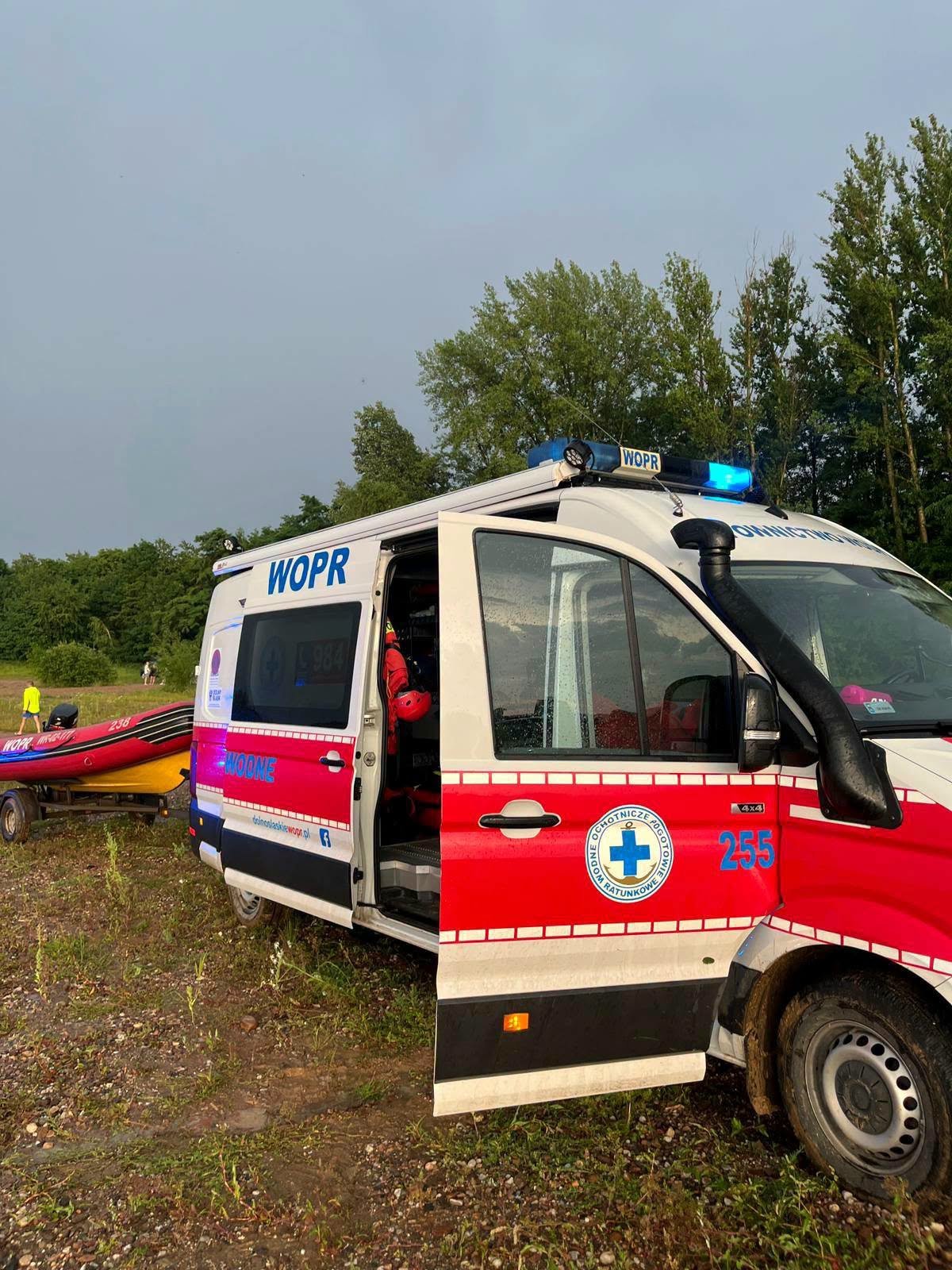 Dramat na Zalewie Mietkowskim – jeden uratowany, drugi zaginiony