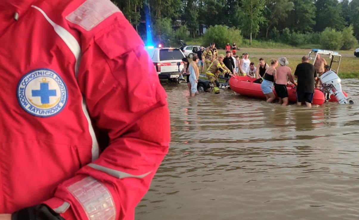 Dramat na Zalewie Mietkowskim – jeden uratowany, drugi zaginiony