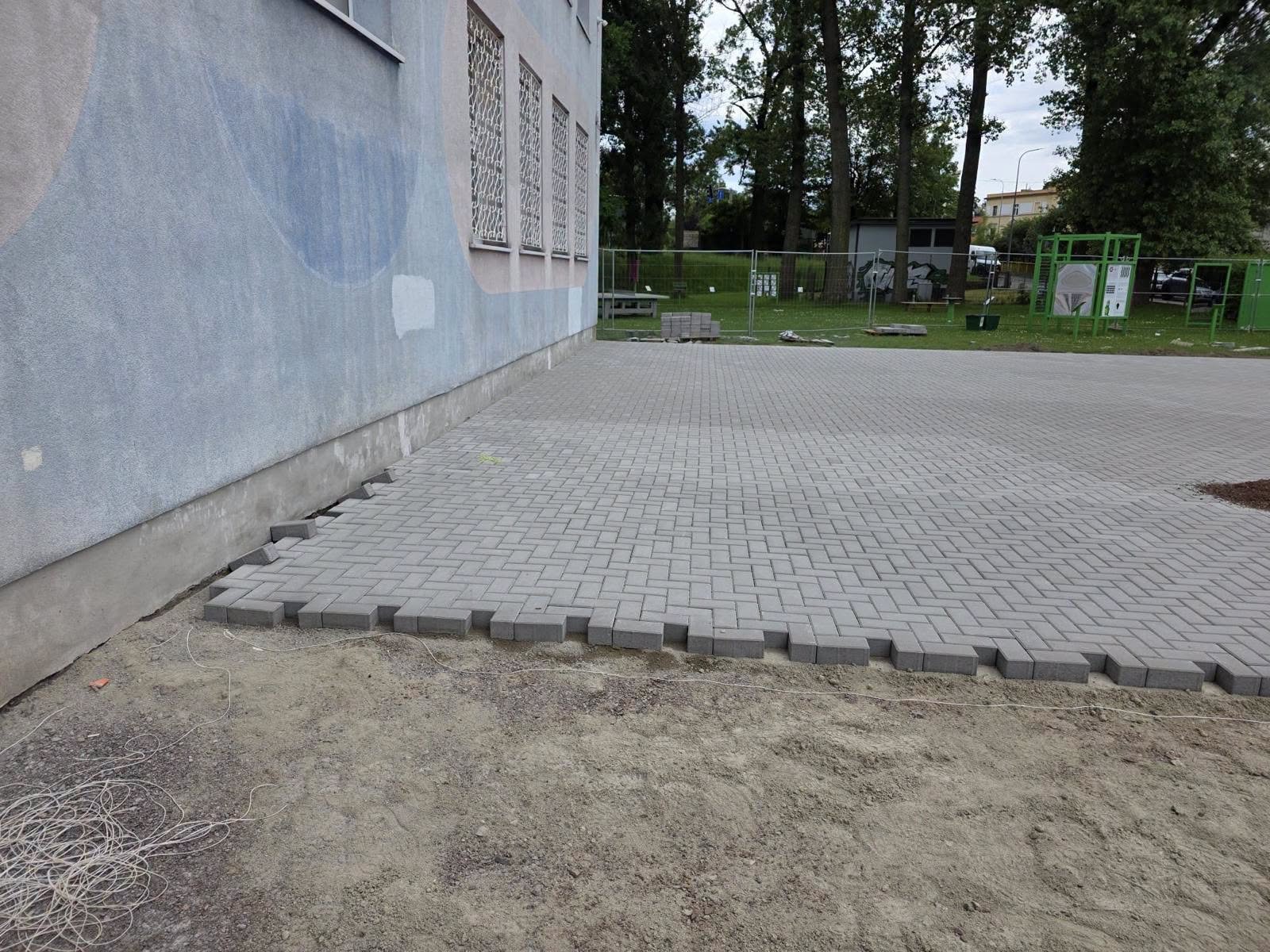 Powódź zostawiła ślady. Trwa odbudowa szkoły