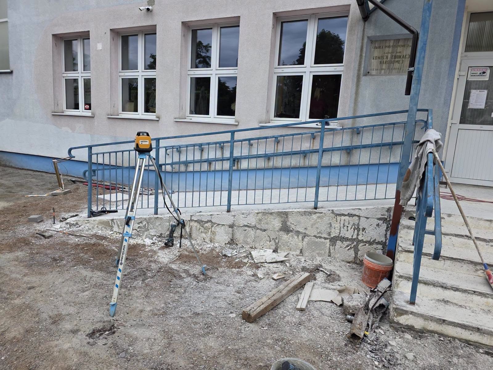 Powódź zostawiła ślady. Trwa odbudowa szkoły