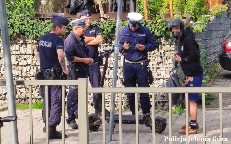 "Elektryczny rower i hulajnoga” – jeleniogórscy policjanci kontrolowali bezpieczeństwo użytkowników jednośladów