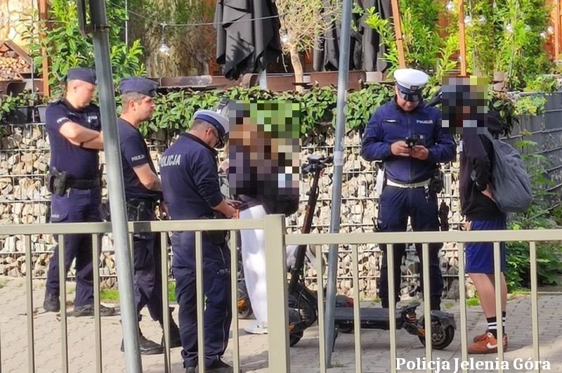 "Elektryczny rower i hulajnoga” – jeleniogórscy policjanci kontrolowali bezpieczeństwo użytkowników jednośladów