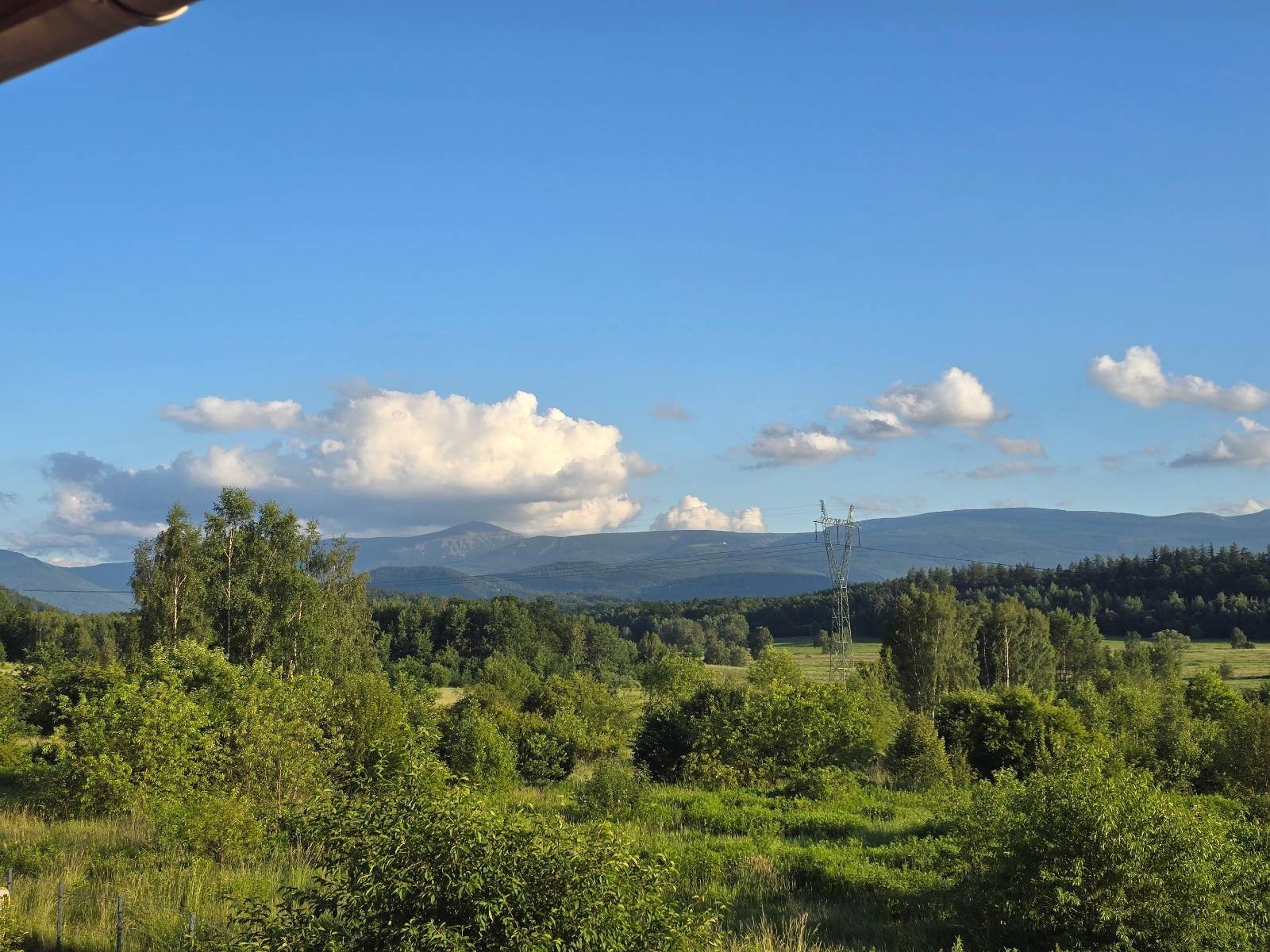 Balon nad Jelenią Górą. Tak wygląda pierwszy dzień lata z góry