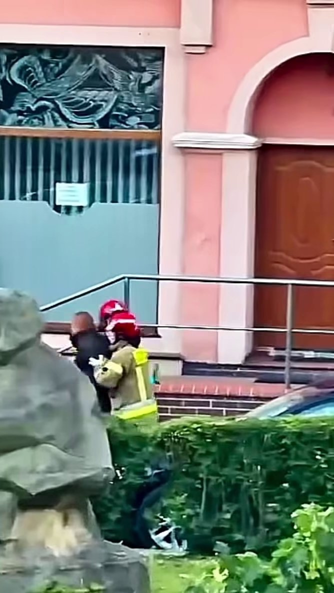 Dantejskie sceny w Złotoryi. Pijani wjechali w zaparkowane samochody i chcieli uciec na piechotę!