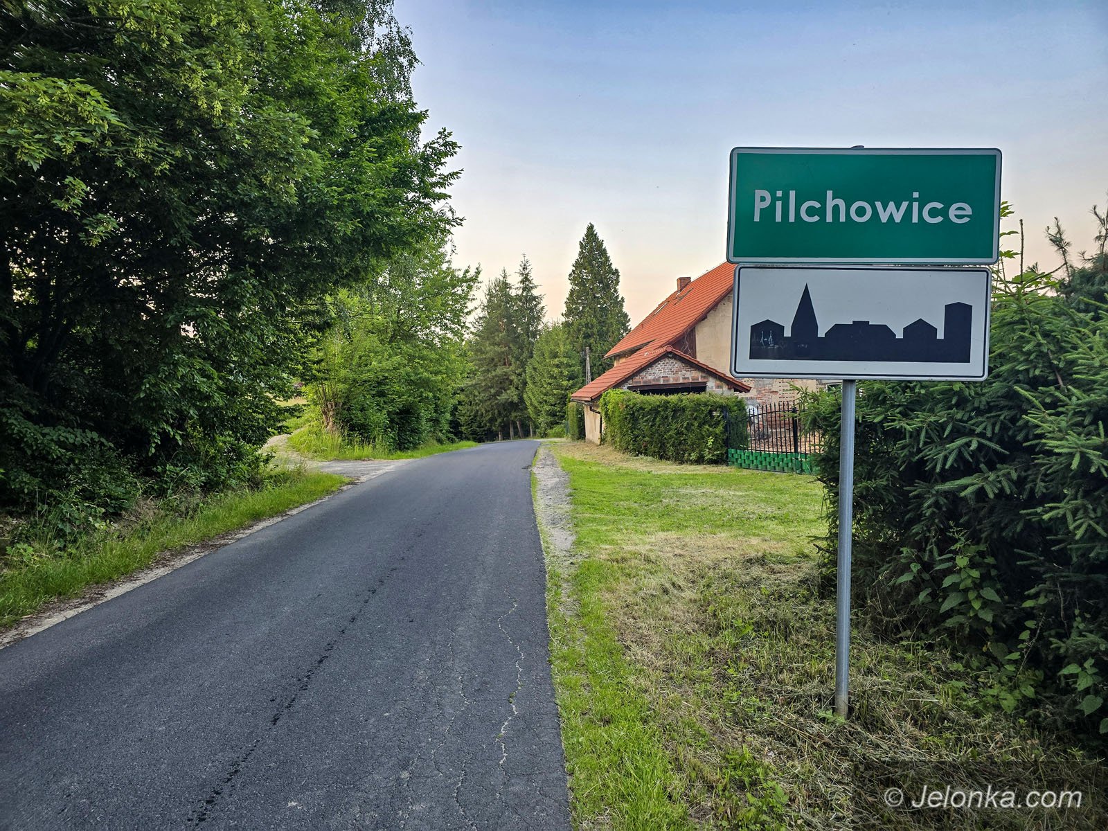 Zatopione samochody oglądają wszyscy, a nas nikt nie zapyta o życie w ciągłym strachu. Mieszkańcy Pilchowic o obawach przed remontem zapory