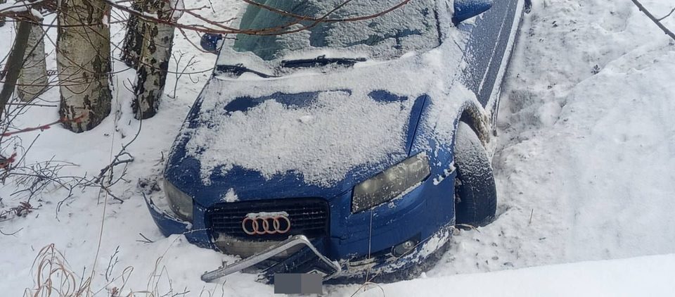 Audi wylądowało w rowie