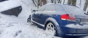 Audi wylądowało w rowie