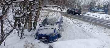 Audi wylądowało w rowie