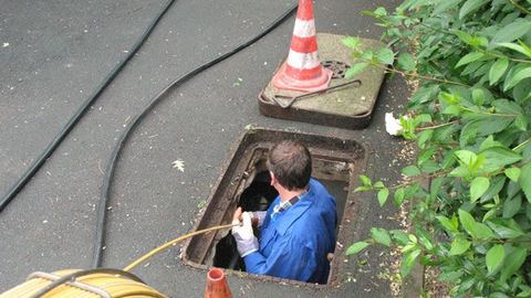 Uszkodzony, przecięty kabel został naprawiony dopiero po trzech dniach.