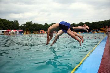 Nie skoczą na główkę
