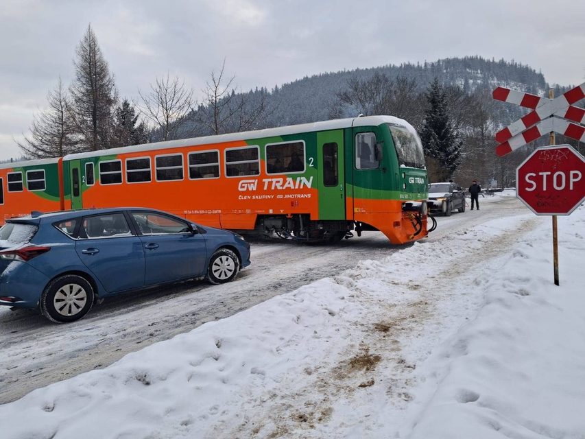 Nie wyhamował i zderzył się z szynobusem