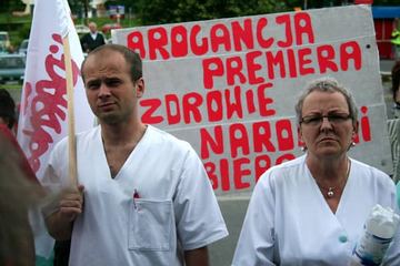 Wspólnie przeciw "sknerom i klice"