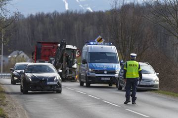 Ciągnik złapał "kapcia" przy rondzie