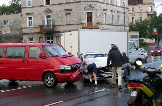 Dokładnie w tym samym miejscu w maju zderzyła się karetka pogotowia z ciężarówką.