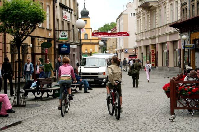 Zakazanie poruszania się rowerami po centrum byłoby absurdem – twierdzą cykliści.