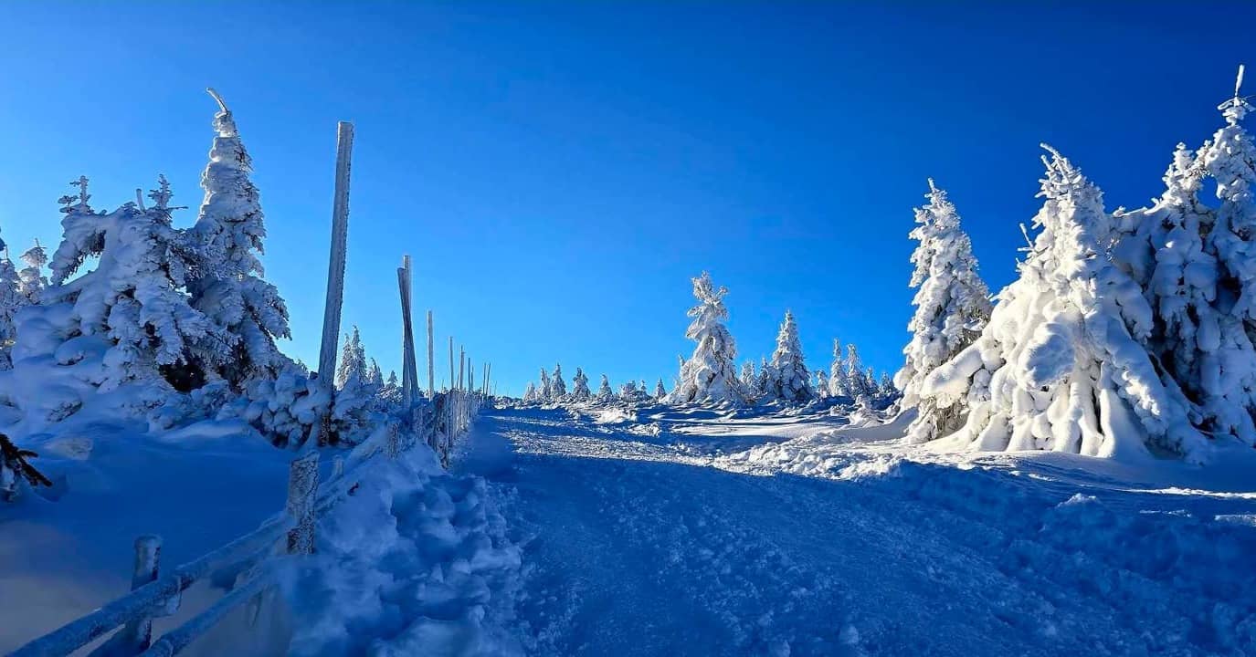 Góry pod śniegiem i lodem