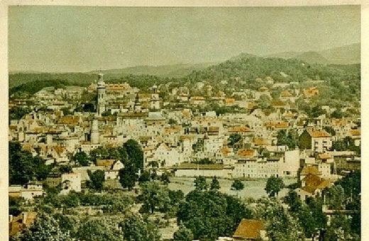 Jedna z pierwszych barwnych (niekolorowanych) fotografii z panoramą miasta. Lata 60–te minionego wieku.