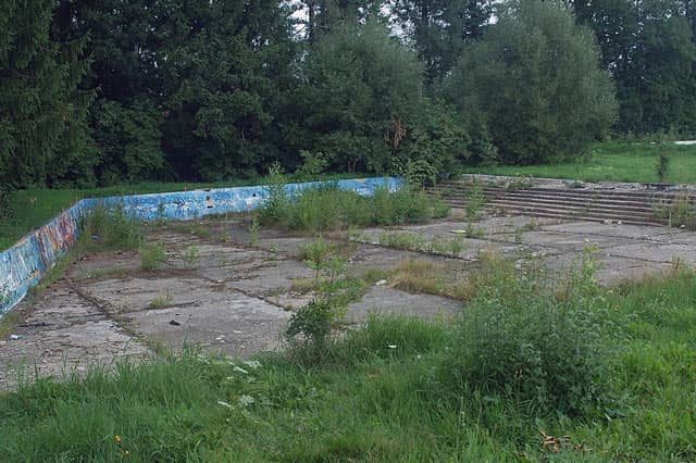 Kilka lat temu o tej porze basen tętnił życiem.