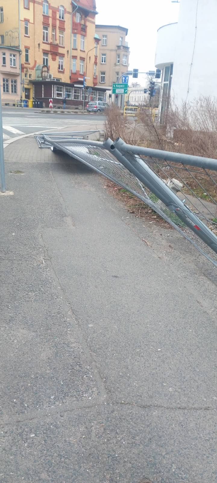 Co wyprostują to się przewróci
