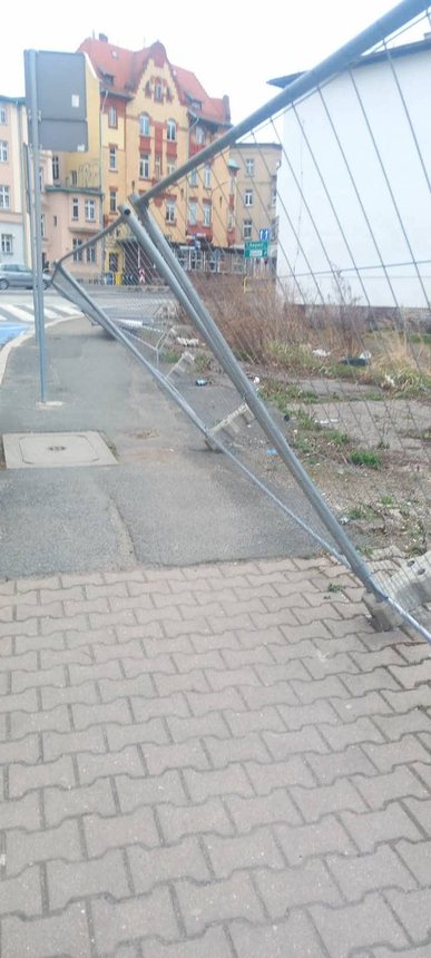 Co wyprostują to się przewróci
