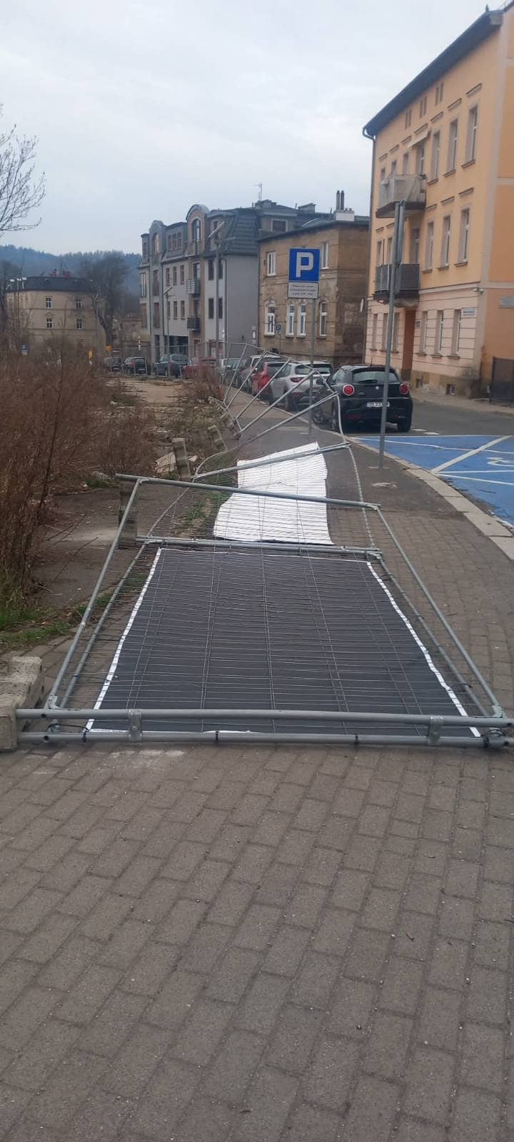 Co wyprostują to się przewróci