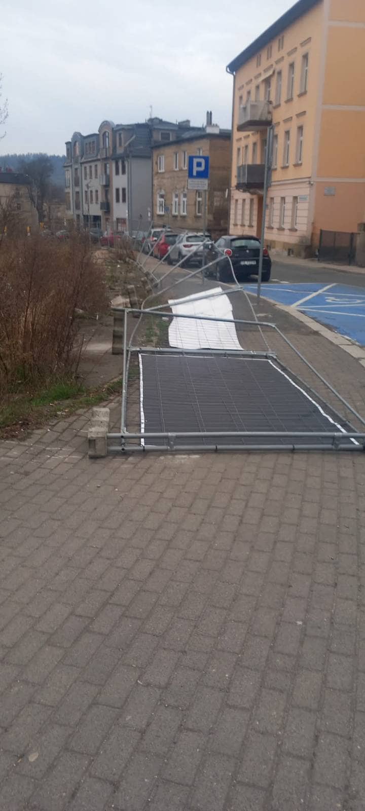 Co wyprostują to się przewróci