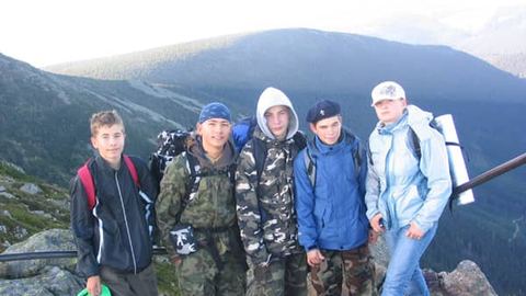 Skauci z Polski i Czech na koniec spotkania zawiązali krąg.