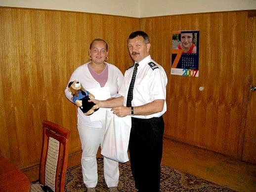 Komendant Zbigniew Ciosmak dziękuje dzielnej jeleniogórzance.