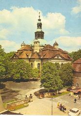Początek lat 70-tych minionego stulecia. Zachował się jeszcze stary murek oddzielający teren kościoła od ul. 1 Maja. Wkrótce zostanie zburzony.