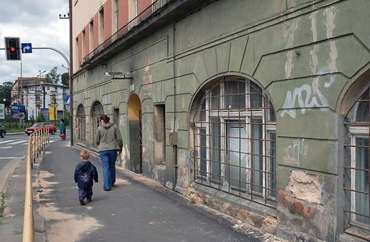 Gmach przy ul. Wincentego Pola dziś. Dla porównania – niżej zdjęcie tego samego budynku sprzed 1945 roku.