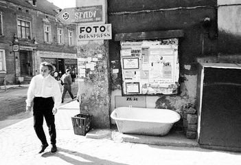 Obrazek z ulicy 1 Maja: początek lat 90-tych.
