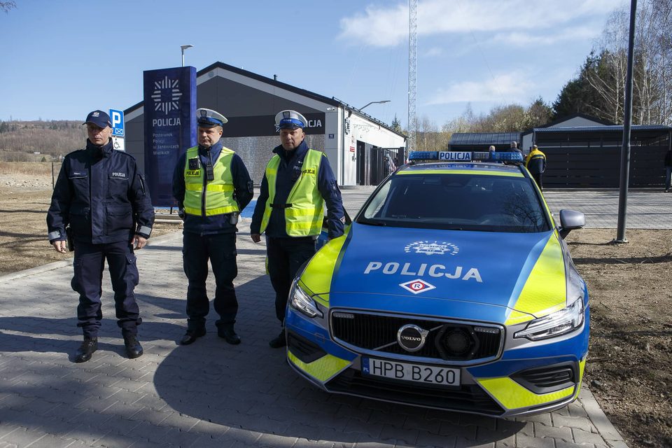 Nowe radiowozy w służbie jeleniogórskiej policji