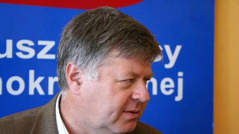 Jerzy Szmajdziński przed wyborczym startem. Miejsce w parlamencie ma pewne.