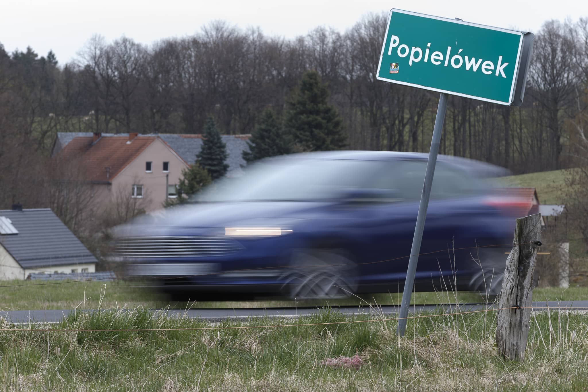 Rozjeżdżają drogę przez Popielówek