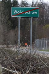 Rozjeżdżają drogę przez Popielówek