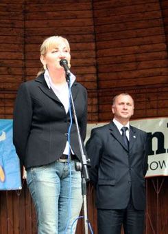 Beata Sawicka z zastępcą prezydenta Jeleniej Góry Jerzym Łużniakiem.