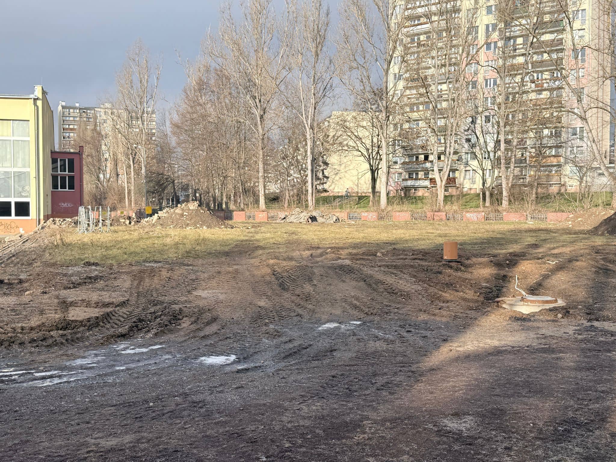 Budują nowe boiska przy "Jedenastce"