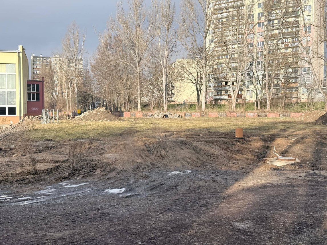 Budują nowe boiska przy "Jedenastce"