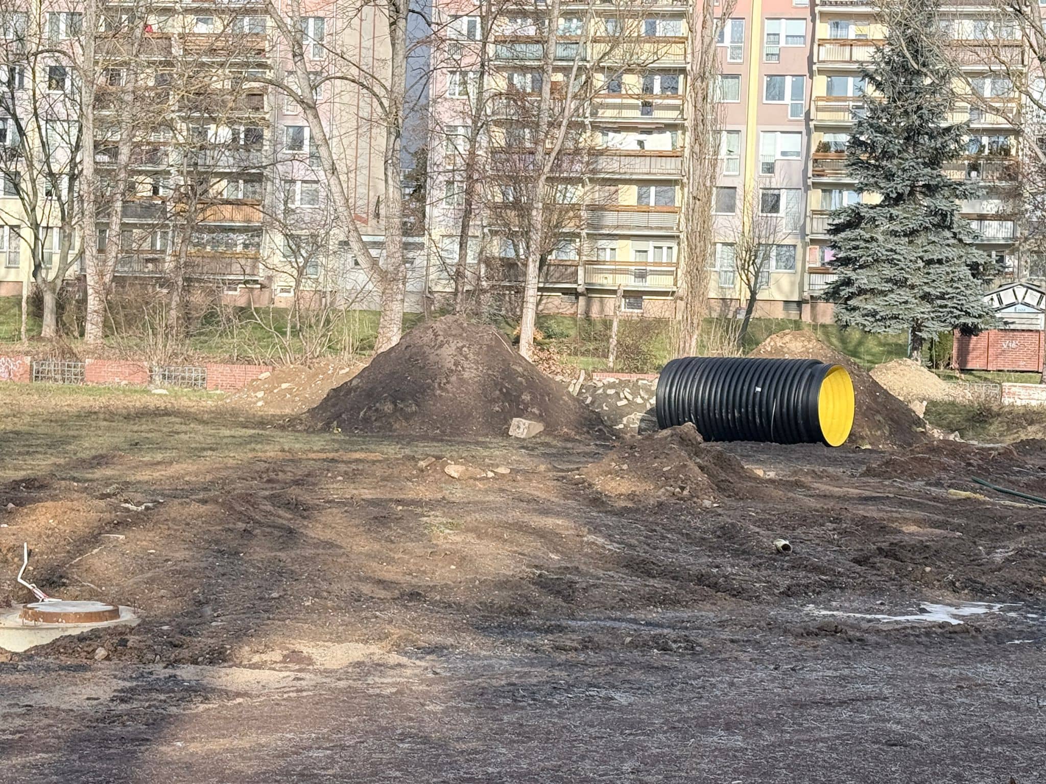 Budują nowe boiska przy "Jedenastce"