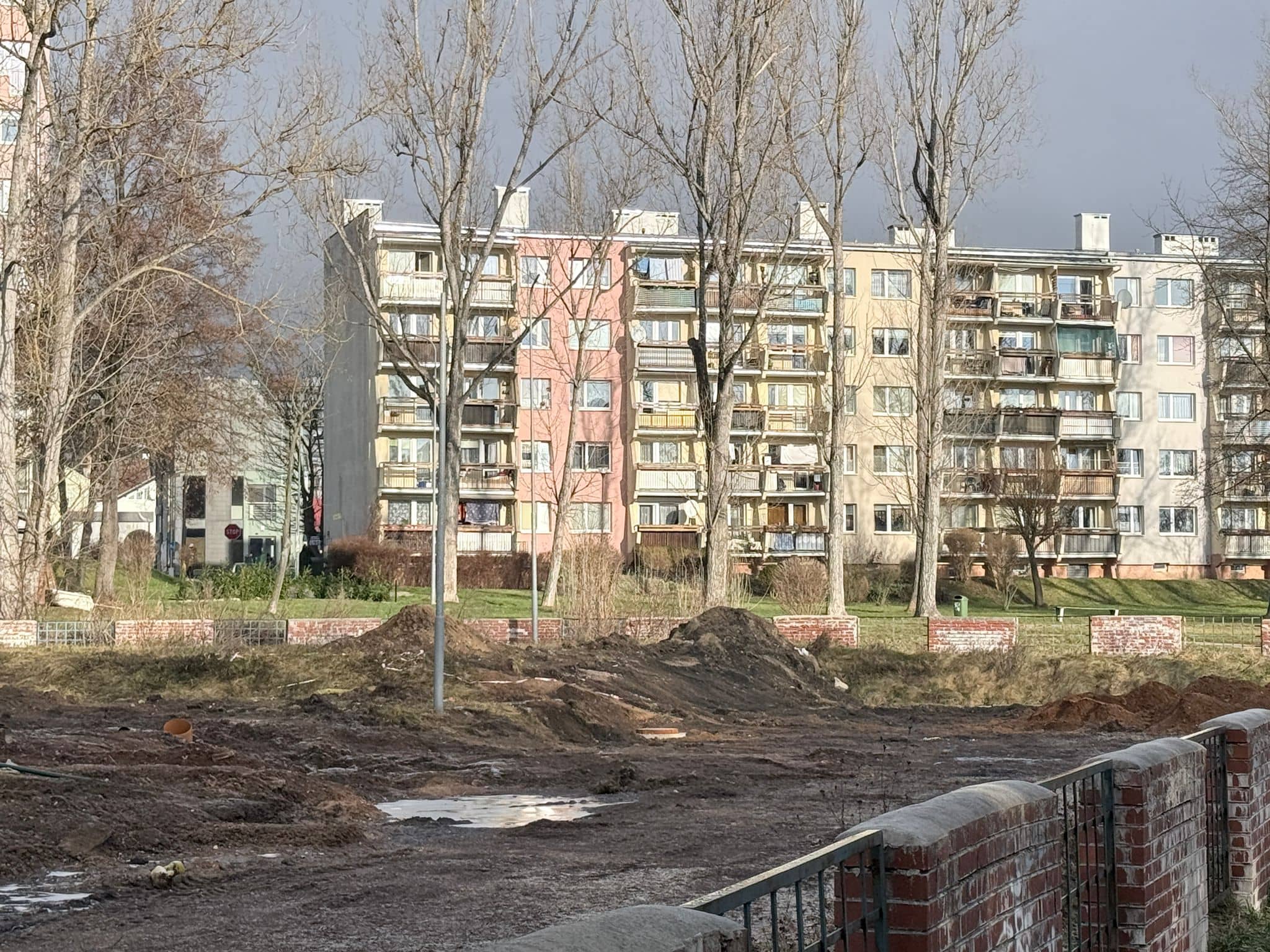 Budują nowe boiska przy "Jedenastce"