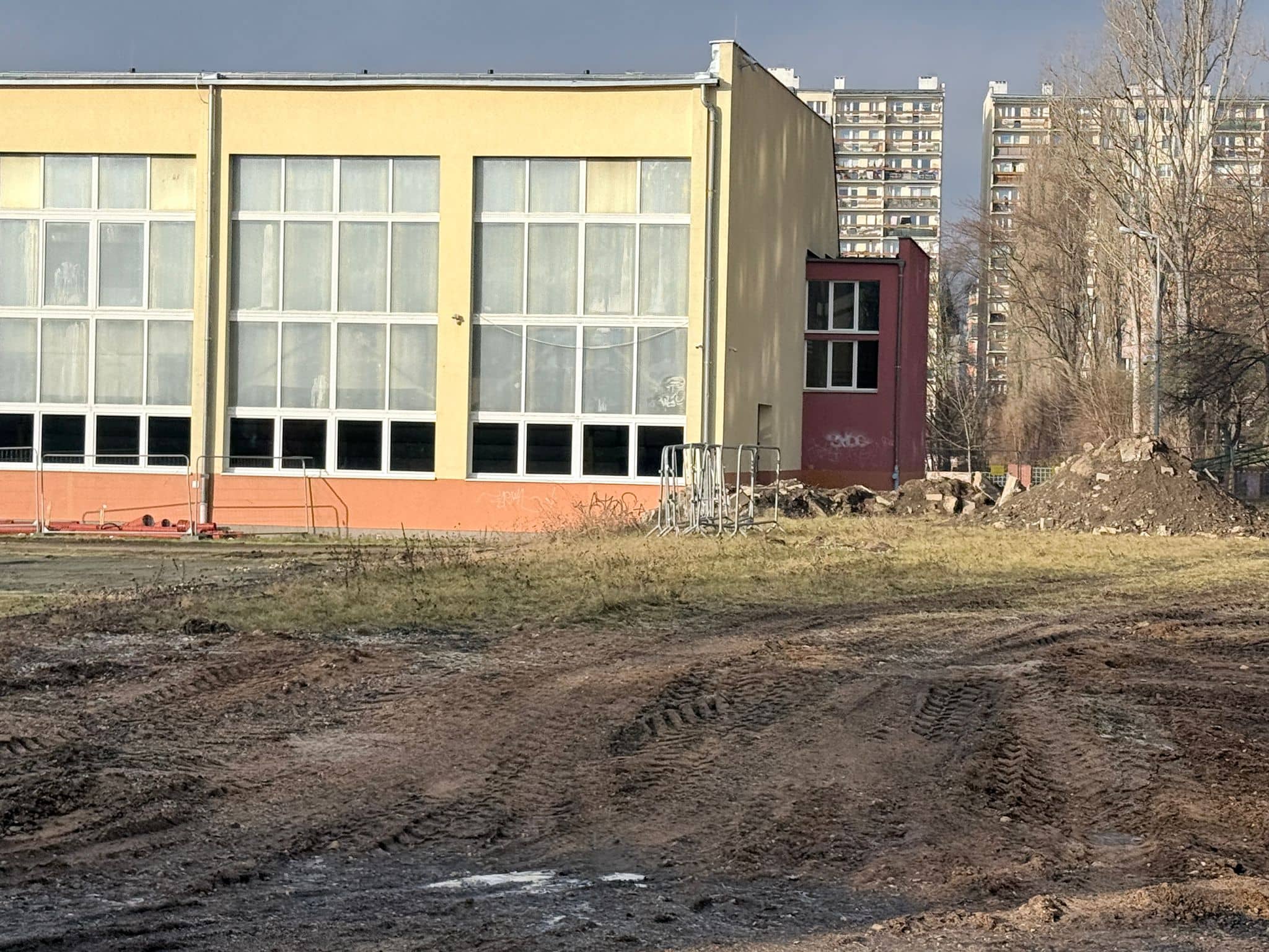 Budują nowe boiska przy "Jedenastce"